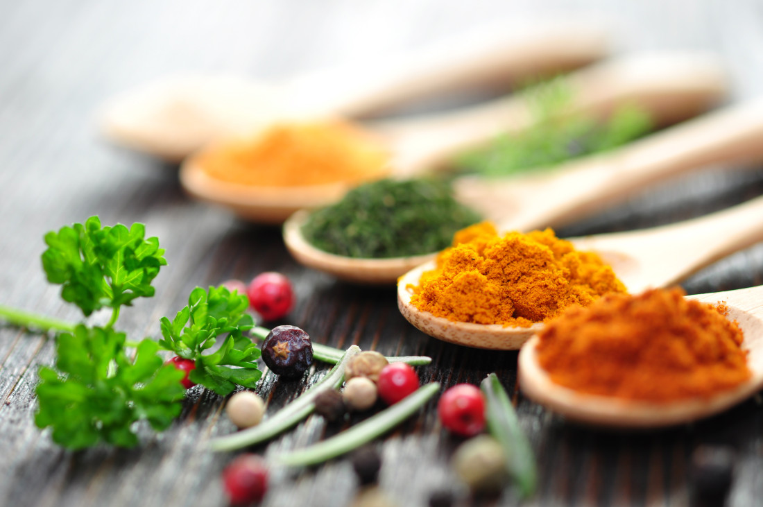 6 Spices & Herbs That Shrink Your Waist